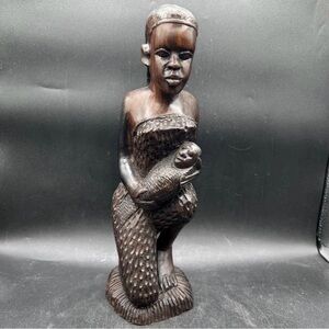 VTG Hand Carved Wooden African Woman And Baby - Approx. 11 Inches Tall Kenya